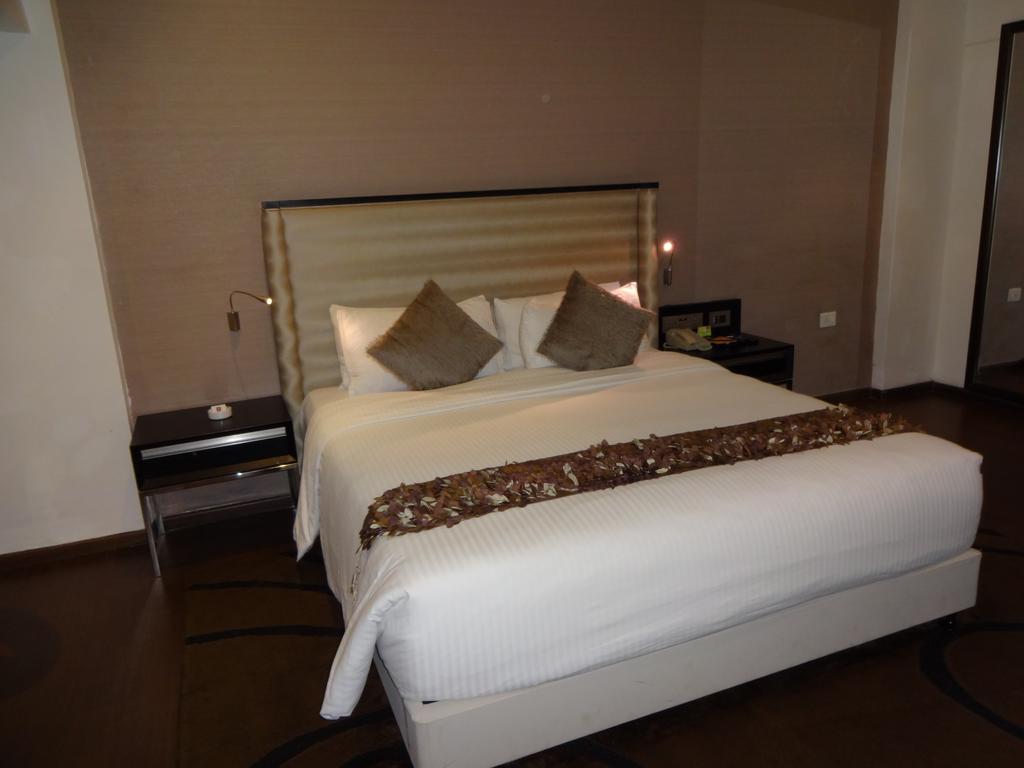 Clarion Hotel President Chennai Exterior photo